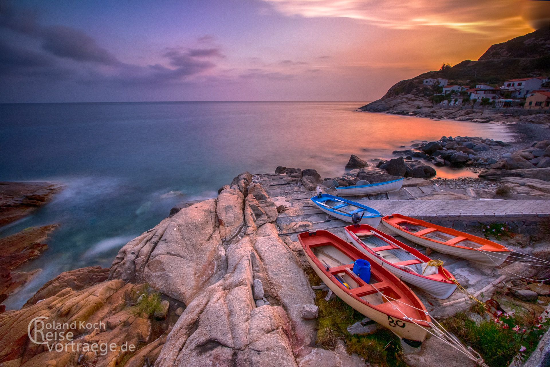 Boote im Sonnenuntergang bei Chiessi, Elba, Toskana